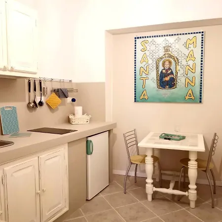 Santa Manna, Vecchia Apartmán *